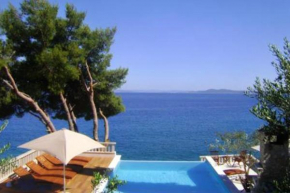 Seaside house with a swimming pool Mavarstica, Ciovo - 1076